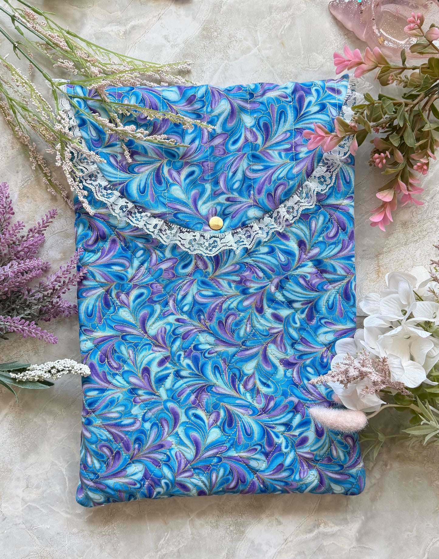Large Quilted Sleeve With Lace Trim