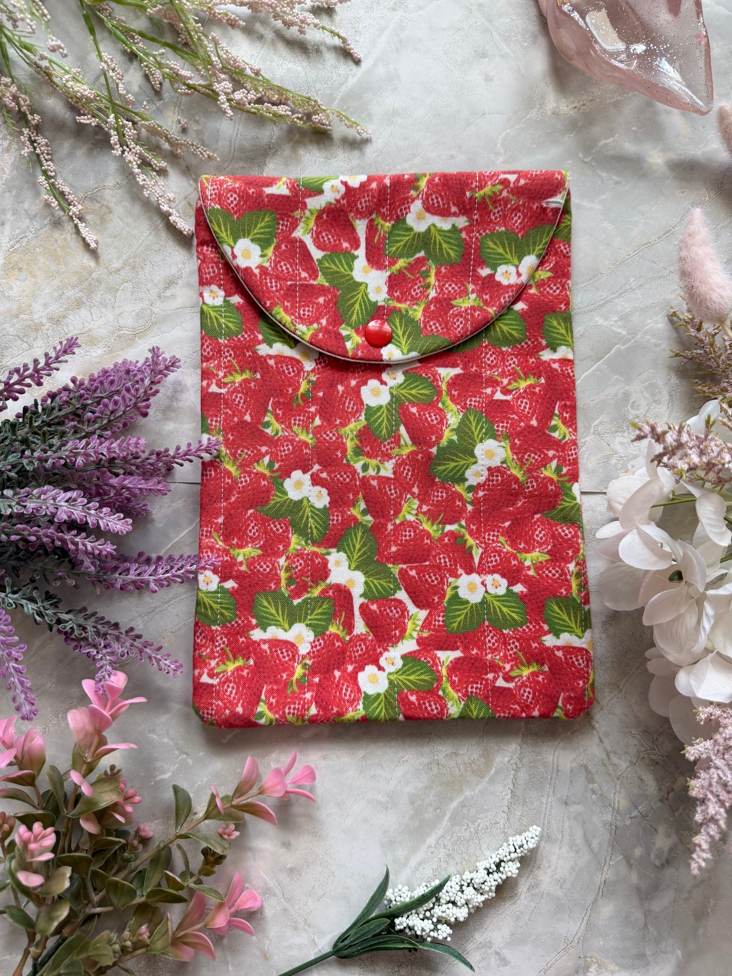Strawberry Snap Closure Mini Sleeve – Vintage Fruit Pattern Organizer Pouch
