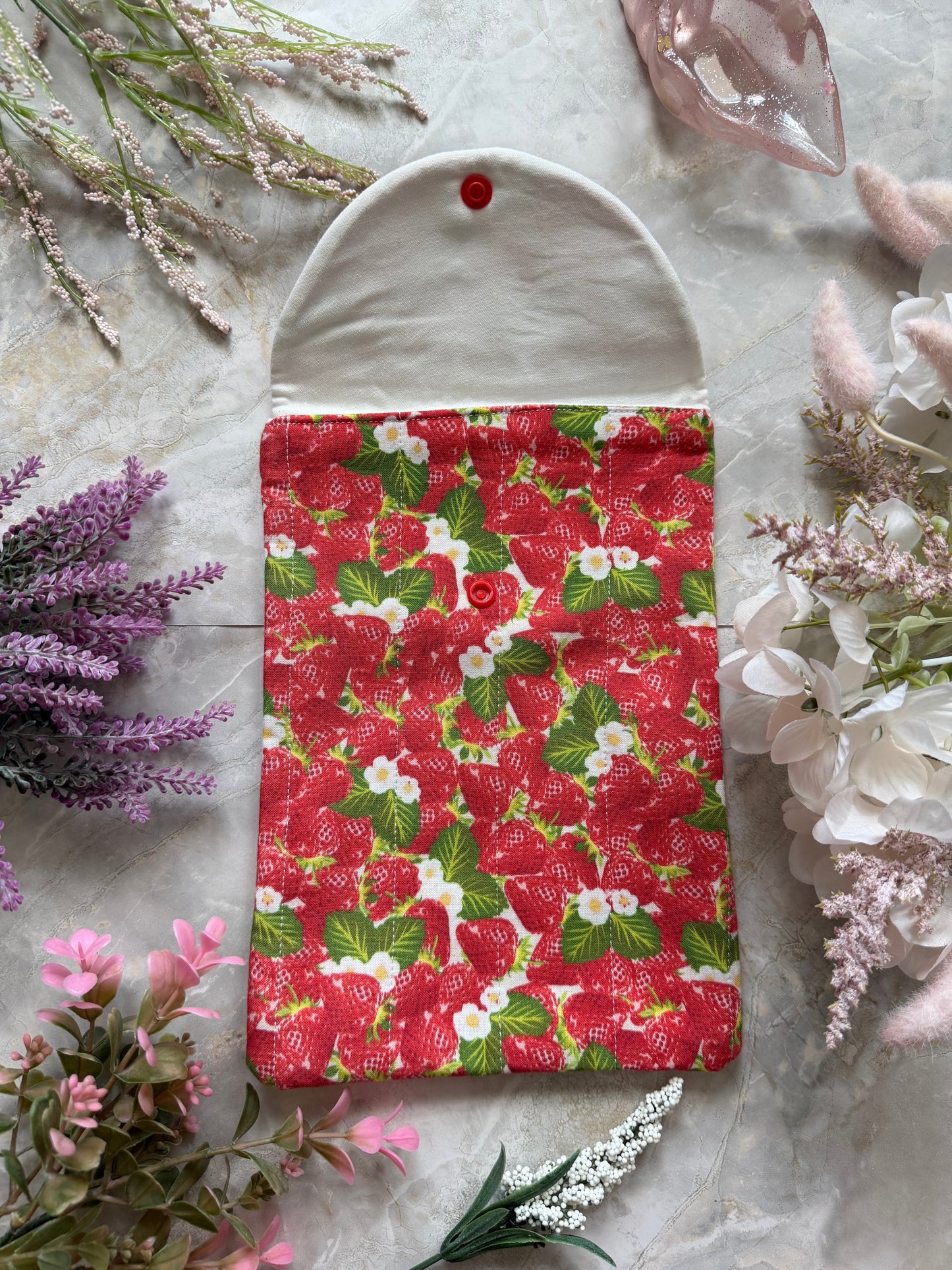 Strawberry Snap Closure Mini Sleeve – Vintage Fruit Pattern Organizer Pouch